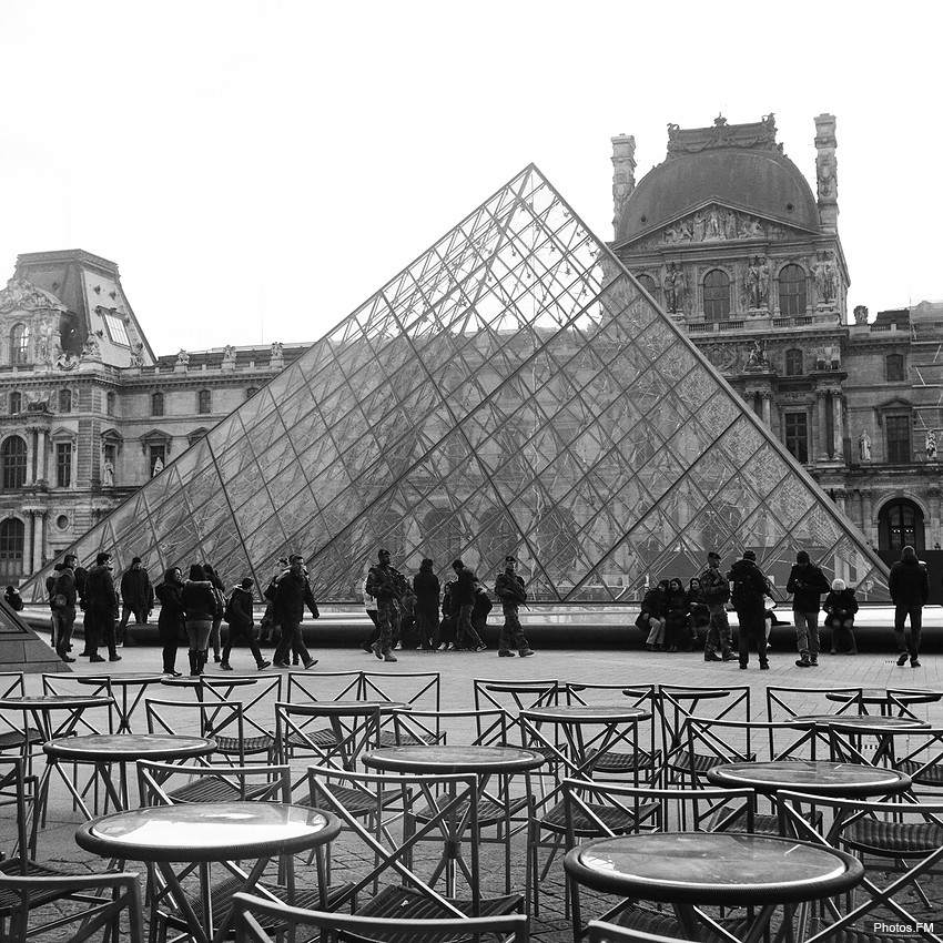 Je suis en terrasse (Au Louvre)