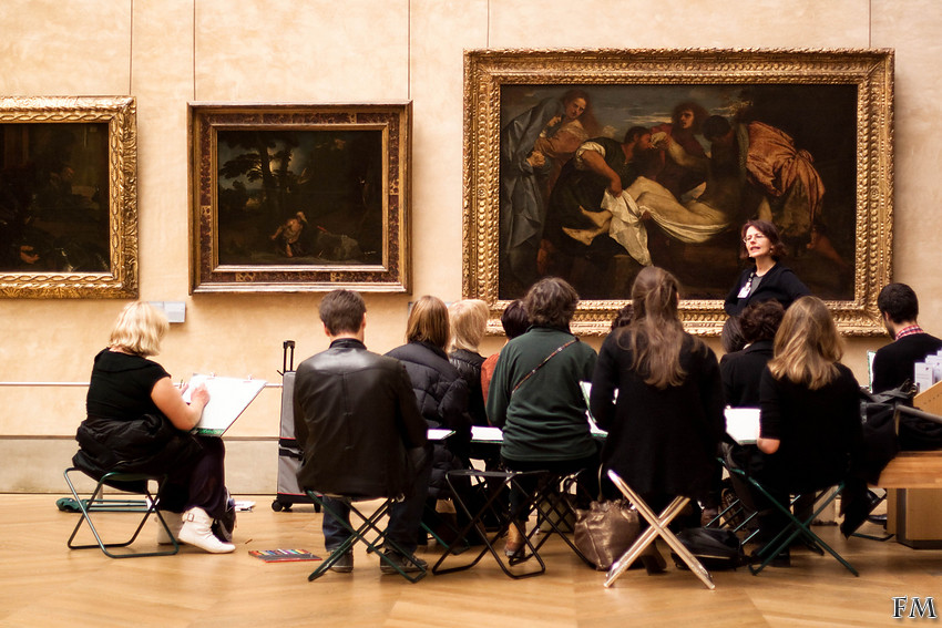 Cours de dessin au Louvre