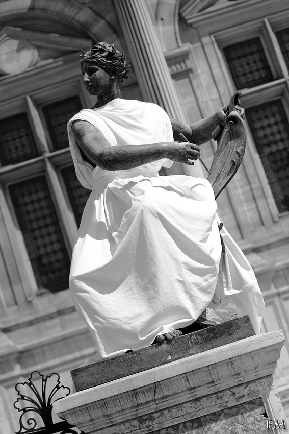 Â« Lâ€™Art Â»  revÃªtue dâ€™un peplos