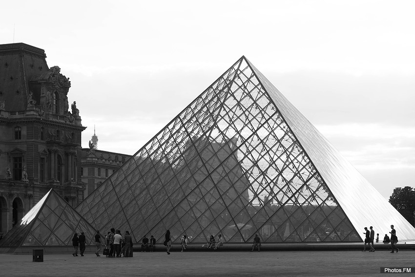 La pyramide du Louvre