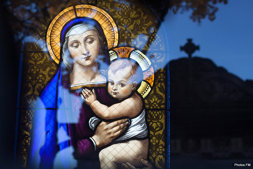 Un vitrail au PÃ¨re-Lachaise