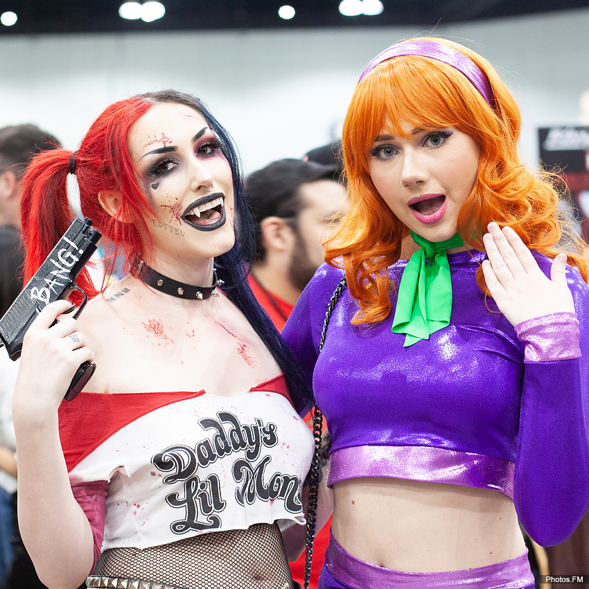 Harley Quinn (Suicide Squad) & DaphnÃ© Blake (Scooby-Doo) - Los Angeles Comic Con